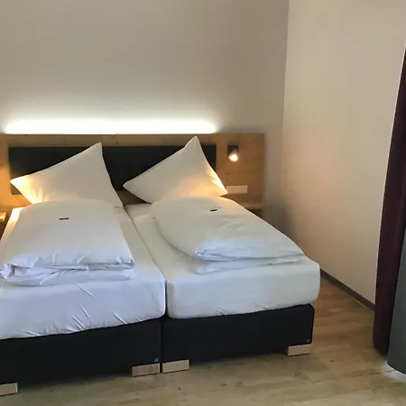 فندق K1 فيلنغن